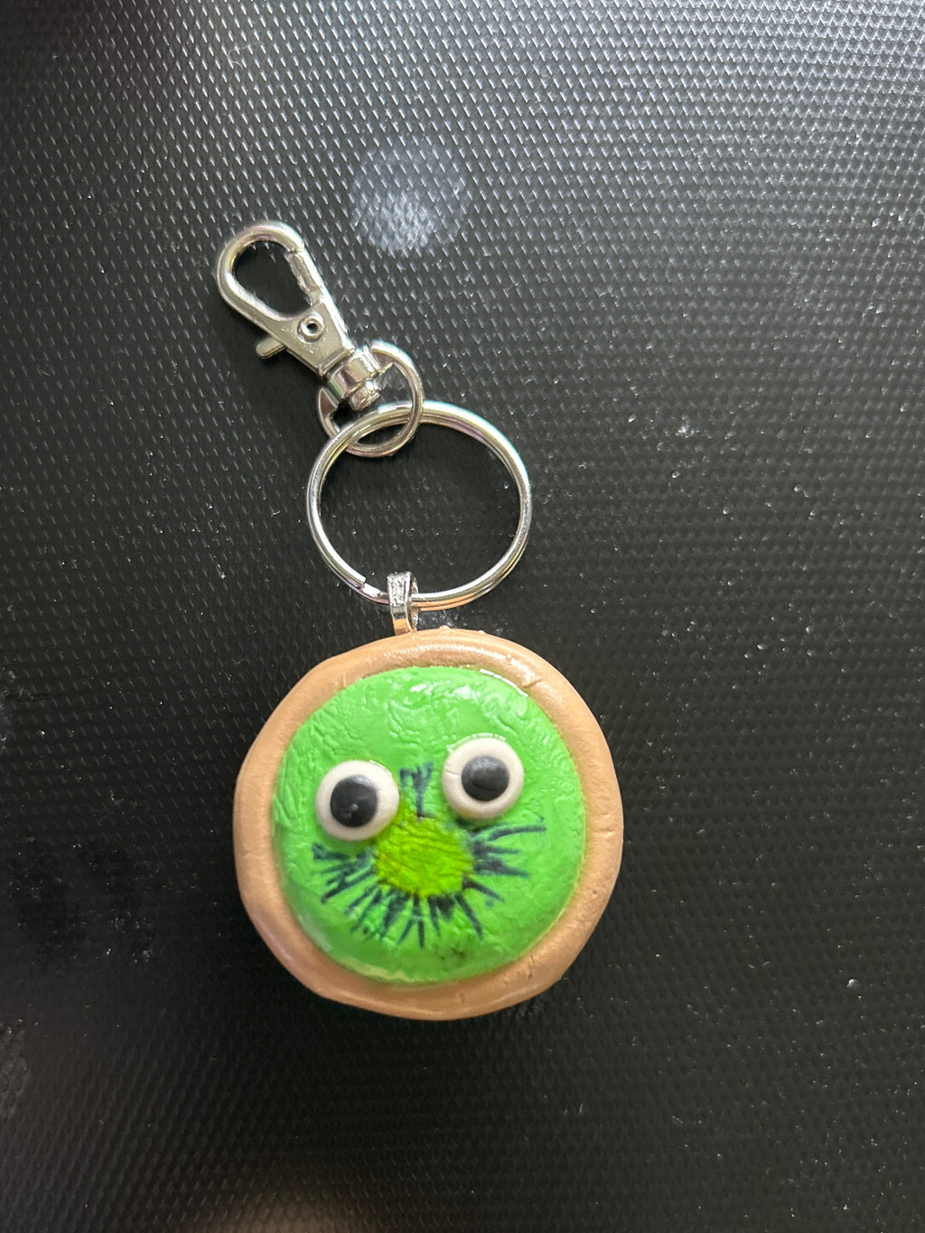 Fruity Friends Keychains: Kwasi Kiwi