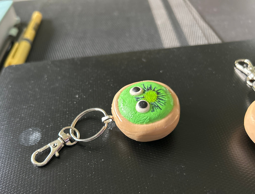 Fruity Friends Keychains: Kwasi Kiwi