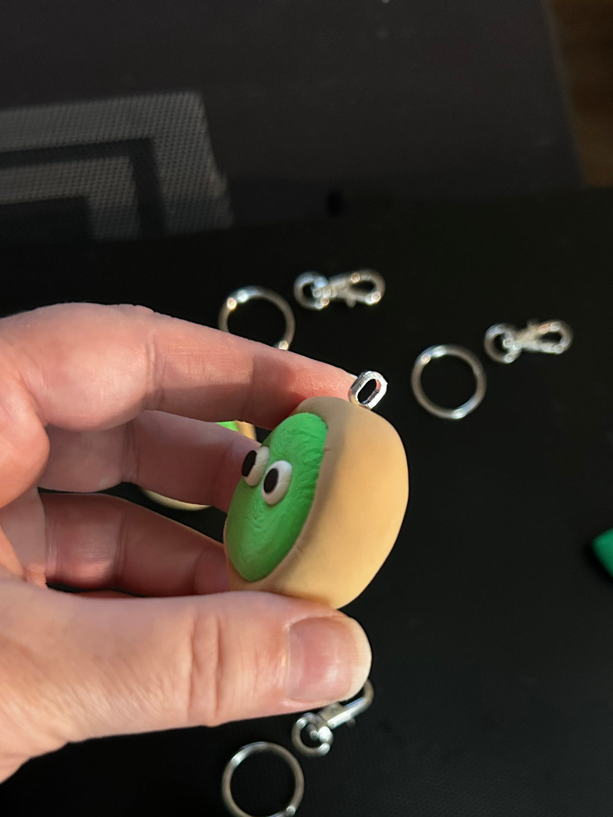 Fruity Friends Keychains: Kwasi Kiwi