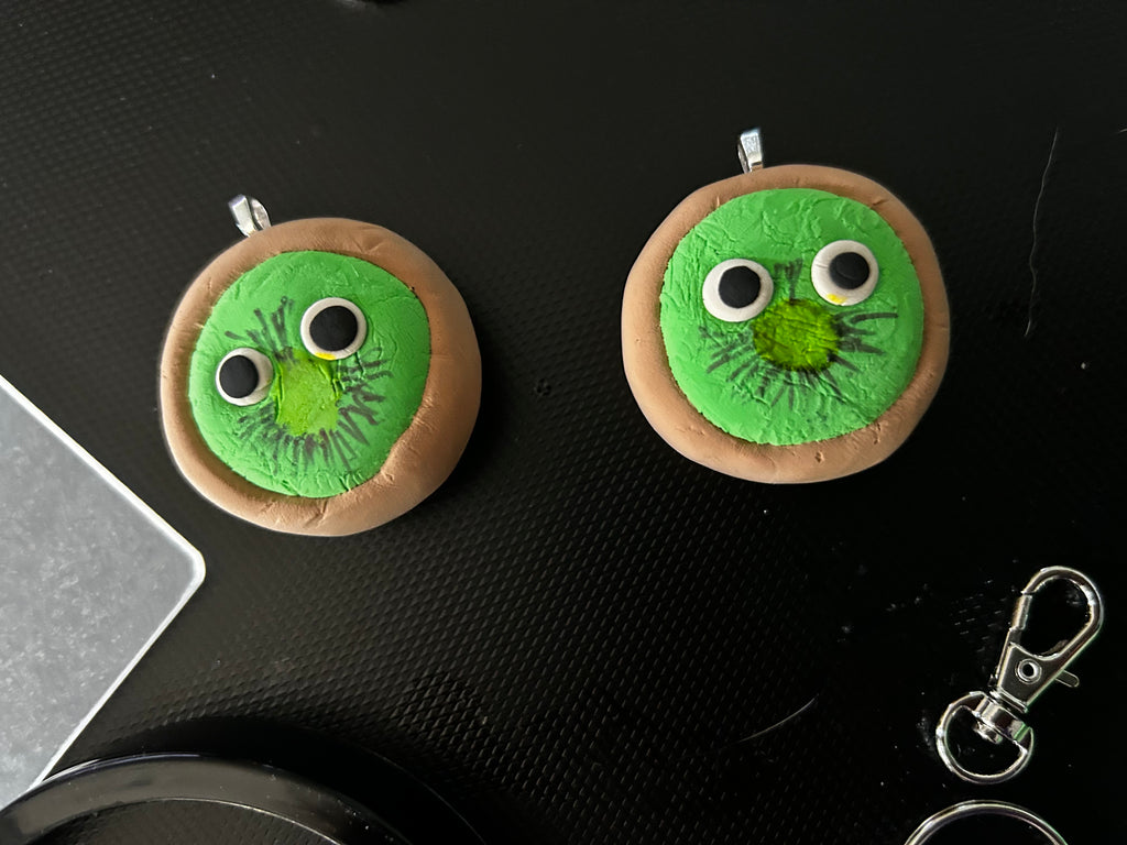 Fruity Friends Keychains: Kwasi Kiwi