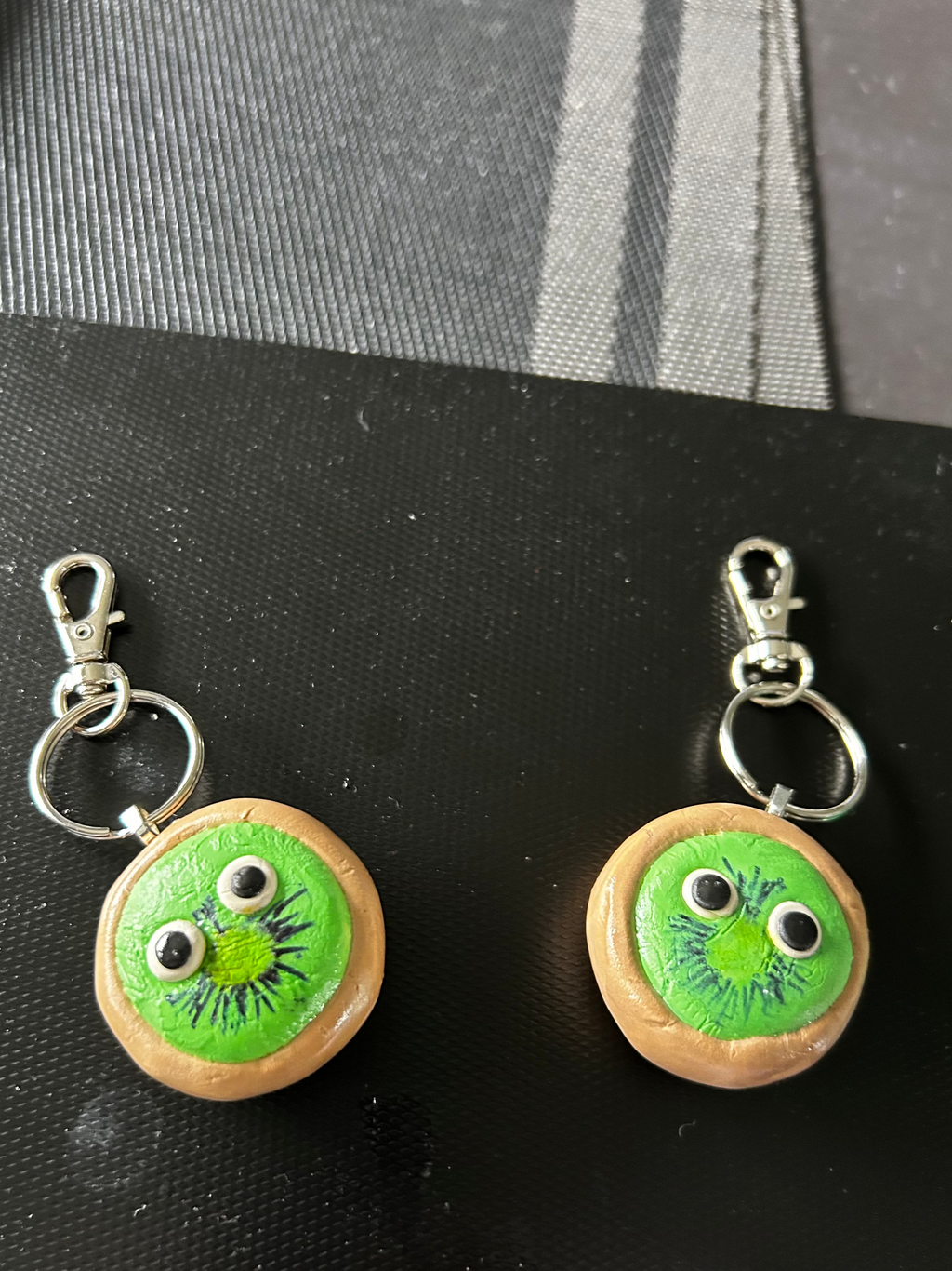 Fruity Friends Keychains: Kwasi Kiwi