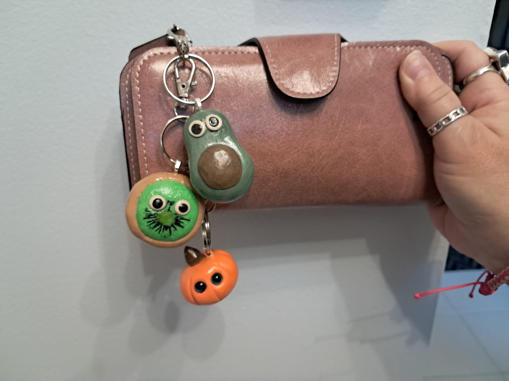 Fruity Friends Keychains: Kwasi Kiwi